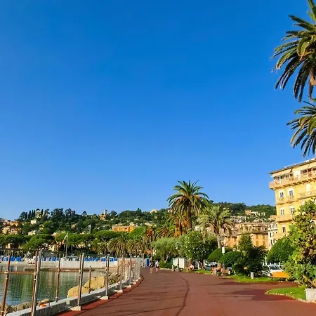 Casa Regina 800m From The Sea - Happy شقة *